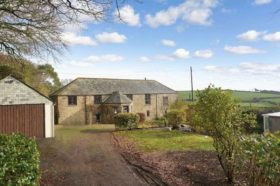 5 bedroom Detached f...